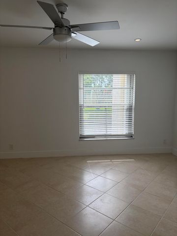 2900 Fiore Way, Delray Beach, FL 33445