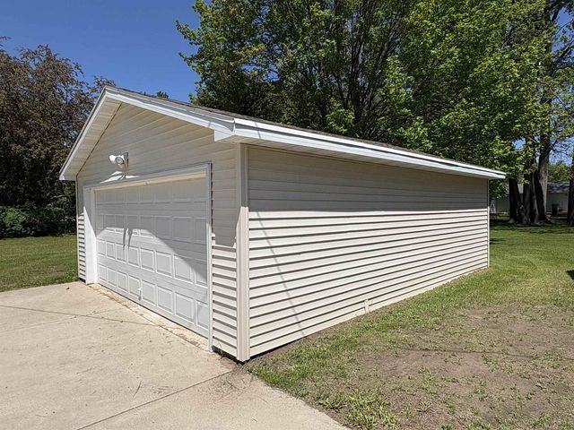 160 WASHBURN AVENUE, Oconto, WI 54153