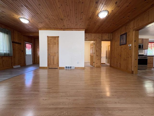160 WASHBURN AVENUE, Oconto, WI 54153