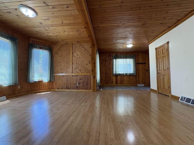 160 WASHBURN AVENUE, Oconto, WI 54153