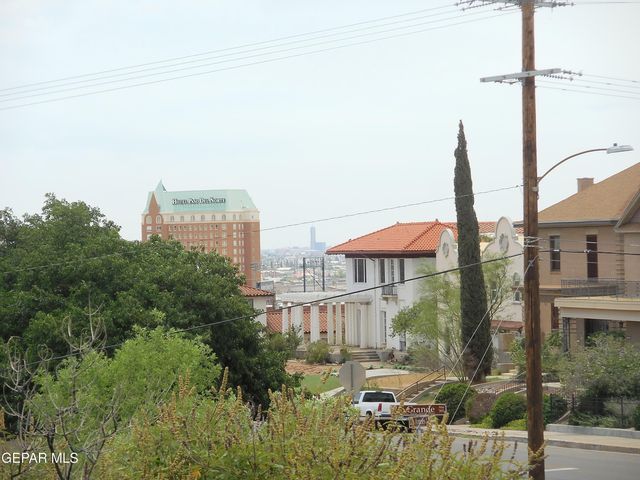 701 W Yandell Drive 8, El Paso, TX 79902