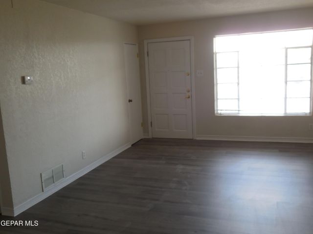 701 W Yandell Drive 8, El Paso, TX 79902