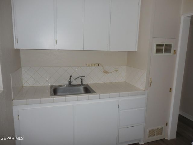 701 W Yandell Drive 8, El Paso, TX 79902