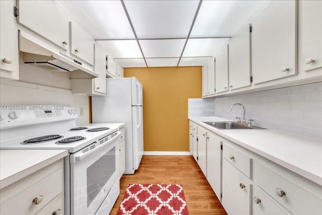 13500 SW 1st St 307U, Pembroke Pines, FL 33027