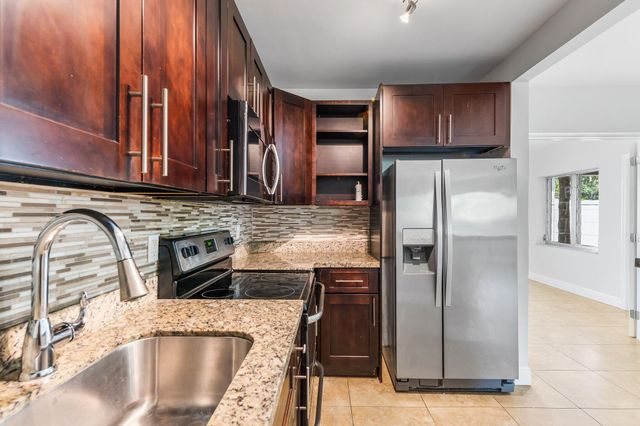 1015 NE 12th Street, Fort Lauderdale, FL 33304