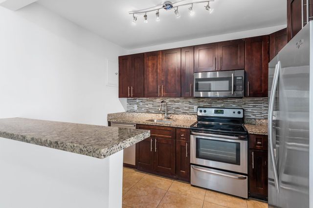 1015 NE 12th Street, Fort Lauderdale, FL 33304