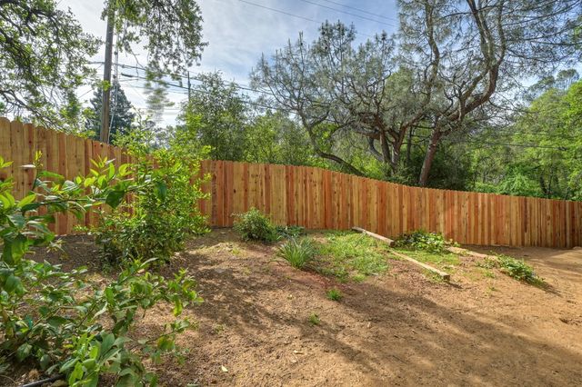 12730 Shockley Ct, Auburn, CA 95603