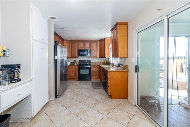 13363 Merry Oaks, Victorville, CA 92392