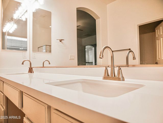 1024 W Ayrshire Trail, San Tan Valley, AZ 85143