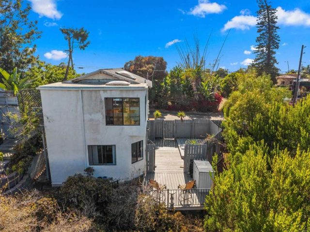 1243 Saxony Road, Encinitas, CA 92024