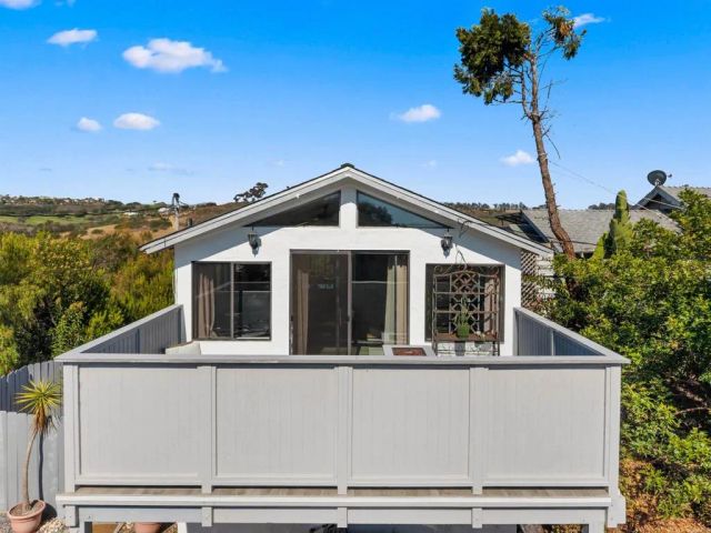 1243 Saxony Road, Encinitas, CA 92024