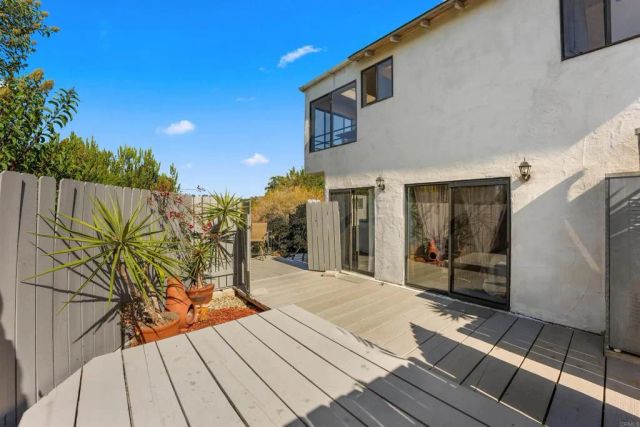 1243 Saxony Road, Encinitas, CA 92024
