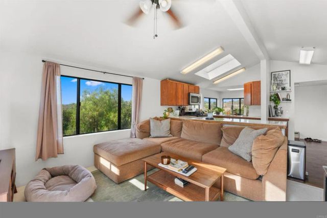 1243 Saxony Road, Encinitas, CA 92024