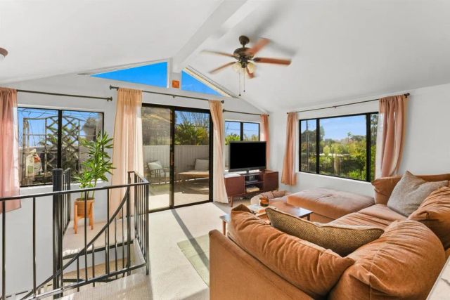 1243 Saxony Road, Encinitas, CA 92024