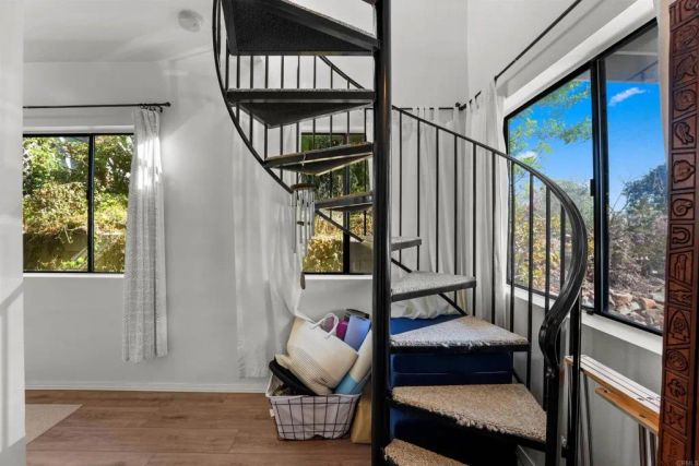 1243 Saxony Road, Encinitas, CA 92024