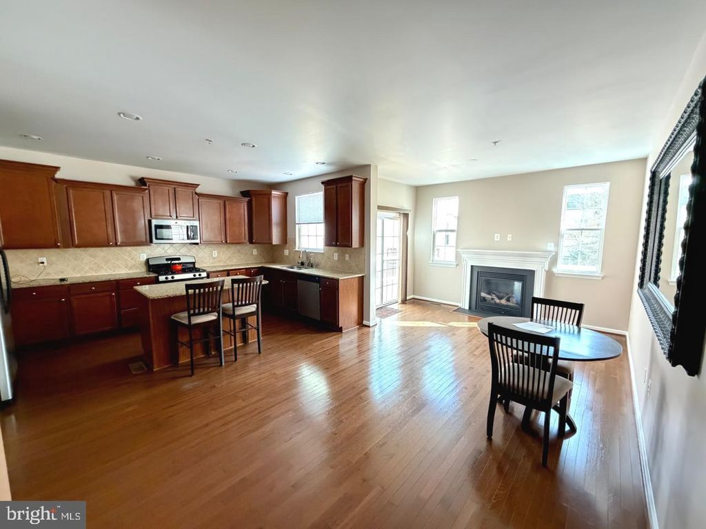 Image 5 of property listing at 841 ORIOLE AVE, Glen Burnie, MD 21060