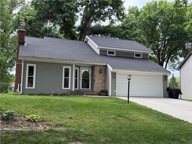 3110 Lakeview Circle, Leavenworth, KS 66048