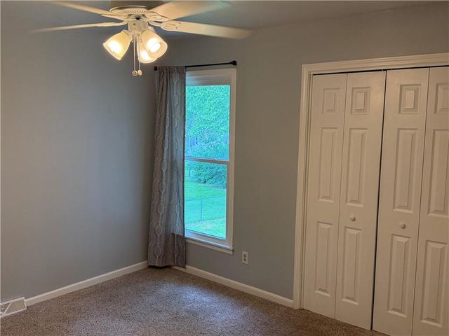 3110 Lakeview Circle, Leavenworth, KS 66048
