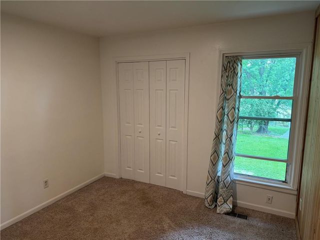3110 Lakeview Circle, Leavenworth, KS 66048