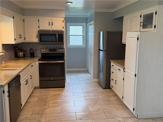 3110 Lakeview Circle, Leavenworth, KS 66048