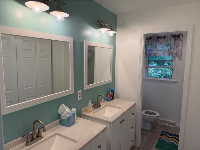 3110 Lakeview Circle, Leavenworth, KS 66048