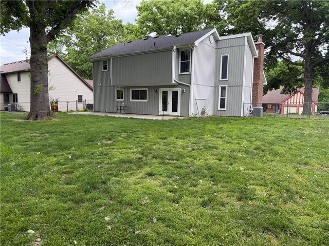 3110 Lakeview Circle, Leavenworth, KS 66048