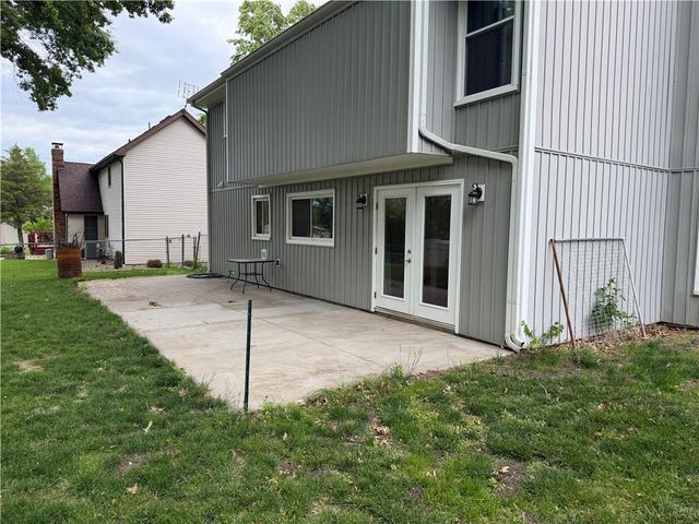 3110 Lakeview Circle, Leavenworth, KS 66048
