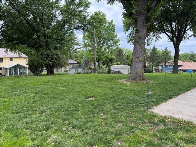 3110 Lakeview Circle, Leavenworth, KS 66048