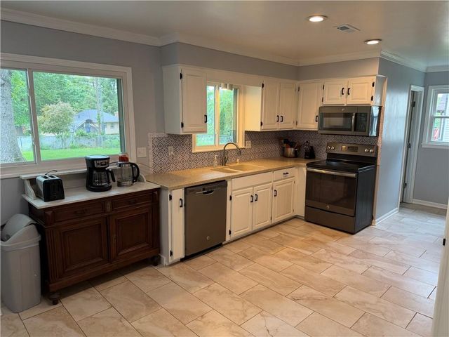 3110 Lakeview Circle, Leavenworth, KS 66048