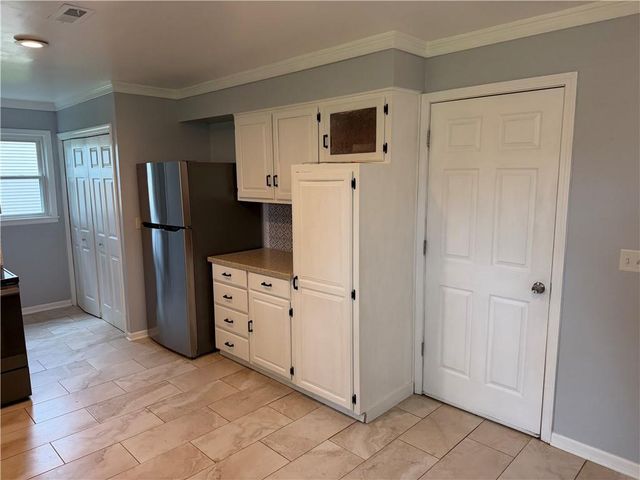 3110 Lakeview Circle, Leavenworth, KS 66048
