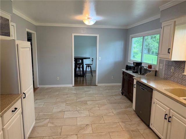 3110 Lakeview Circle, Leavenworth, KS 66048
