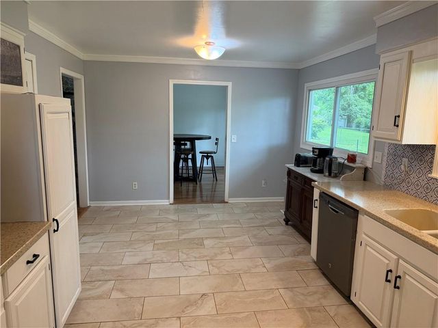 3110 Lakeview Circle, Leavenworth, KS 66048