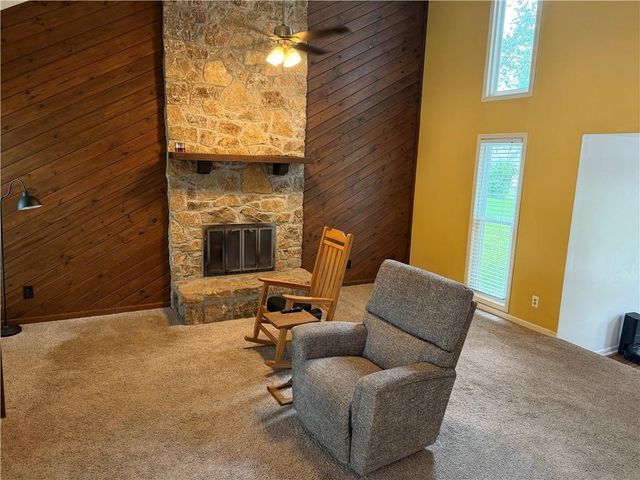 3110 Lakeview Circle, Leavenworth, KS 66048