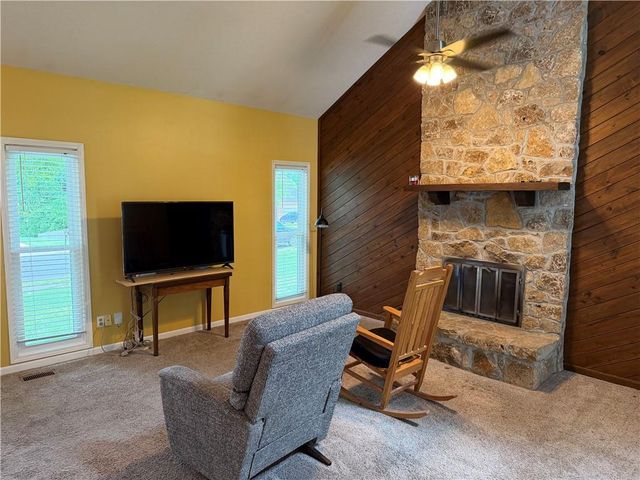 3110 Lakeview Circle, Leavenworth, KS 66048