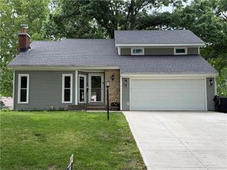 3110 Lakeview Circle, Leavenworth, KS 66048
