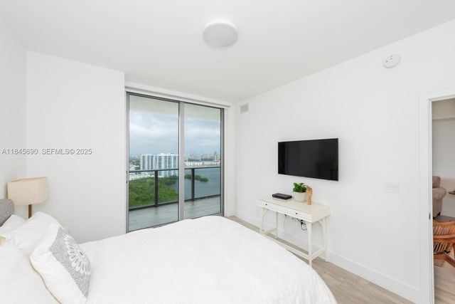16385 Biscayne Boulevard 2904, North Miami Beach, FL 33160