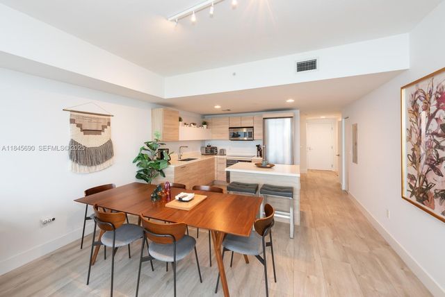 16385 Biscayne Boulevard 2904, North Miami Beach, FL 33160