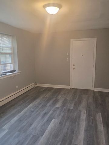 2055 E 72nd Street 1W, Chicago, IL 60649