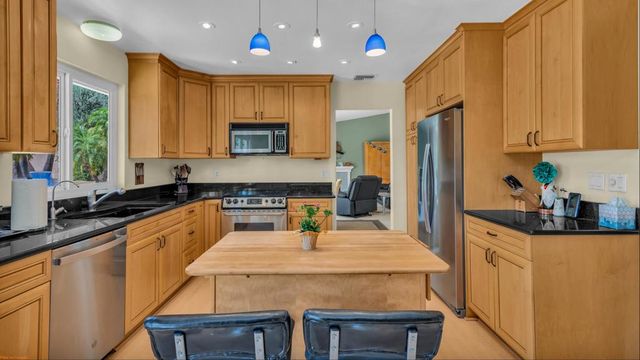 3175 E Loma Vista Circle, Palm Springs, CA 92264