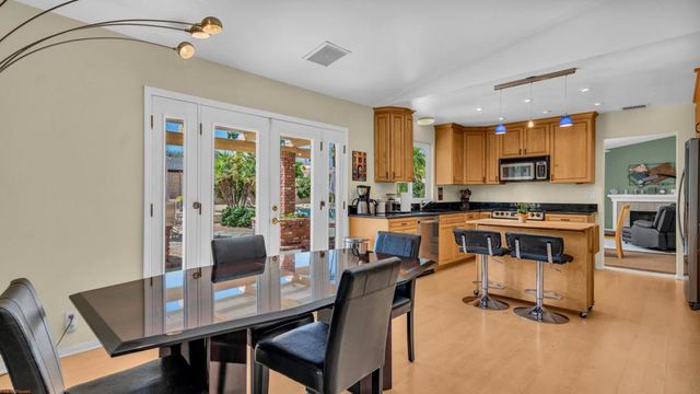 3175 E Loma Vista Circle, Palm Springs, CA 92264