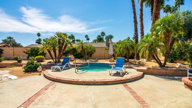 3175 E Loma Vista Circle, Palm Springs, CA 92264