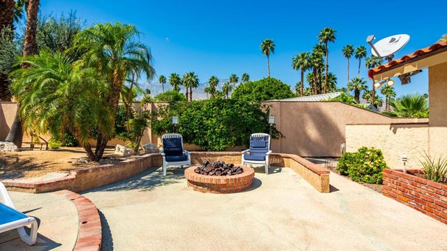 3175 E Loma Vista Circle, Palm Springs, CA 92264