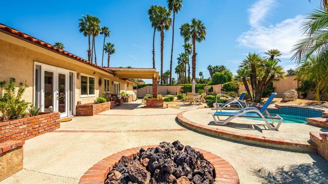 3175 E Loma Vista Circle, Palm Springs, CA 92264