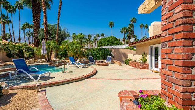 3175 E Loma Vista Circle, Palm Springs, CA 92264