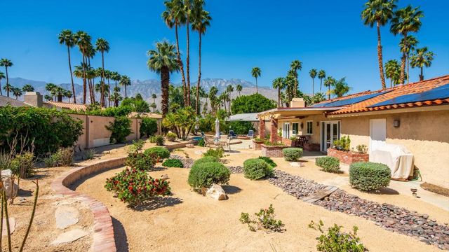 3175 E Loma Vista Circle, Palm Springs, CA 92264