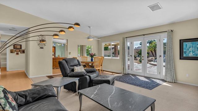 3175 E Loma Vista Circle, Palm Springs, CA 92264