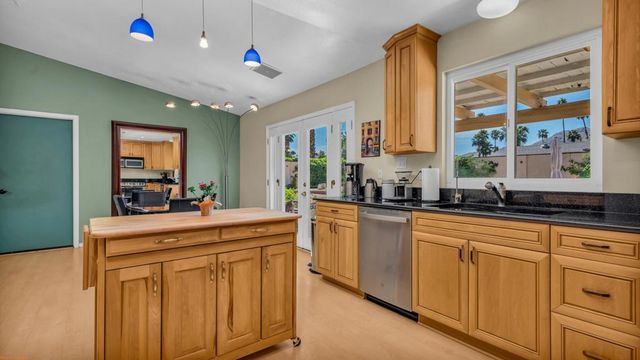 3175 E Loma Vista Circle, Palm Springs, CA 92264