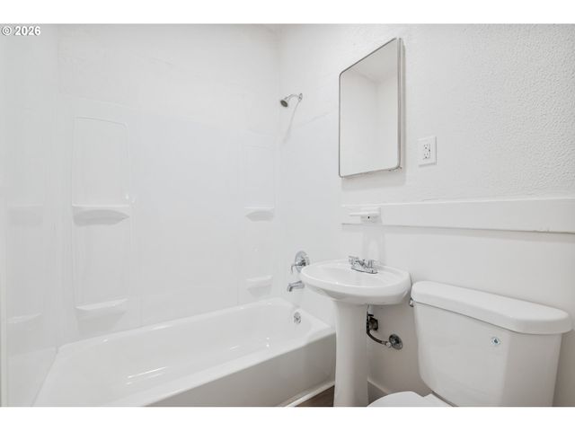 320 23RD Ave, Longview, WA 98632