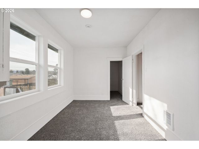 320 23RD Ave, Longview, WA 98632