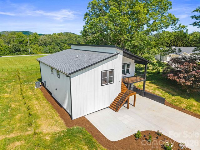 45 Klimovych Road, Hendersonville, NC 28792